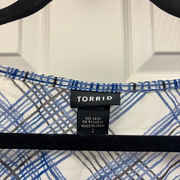 Torrid Blue Black White Plaid Print Blouse Top Size 2 (18/20) - Picture 3 of 6